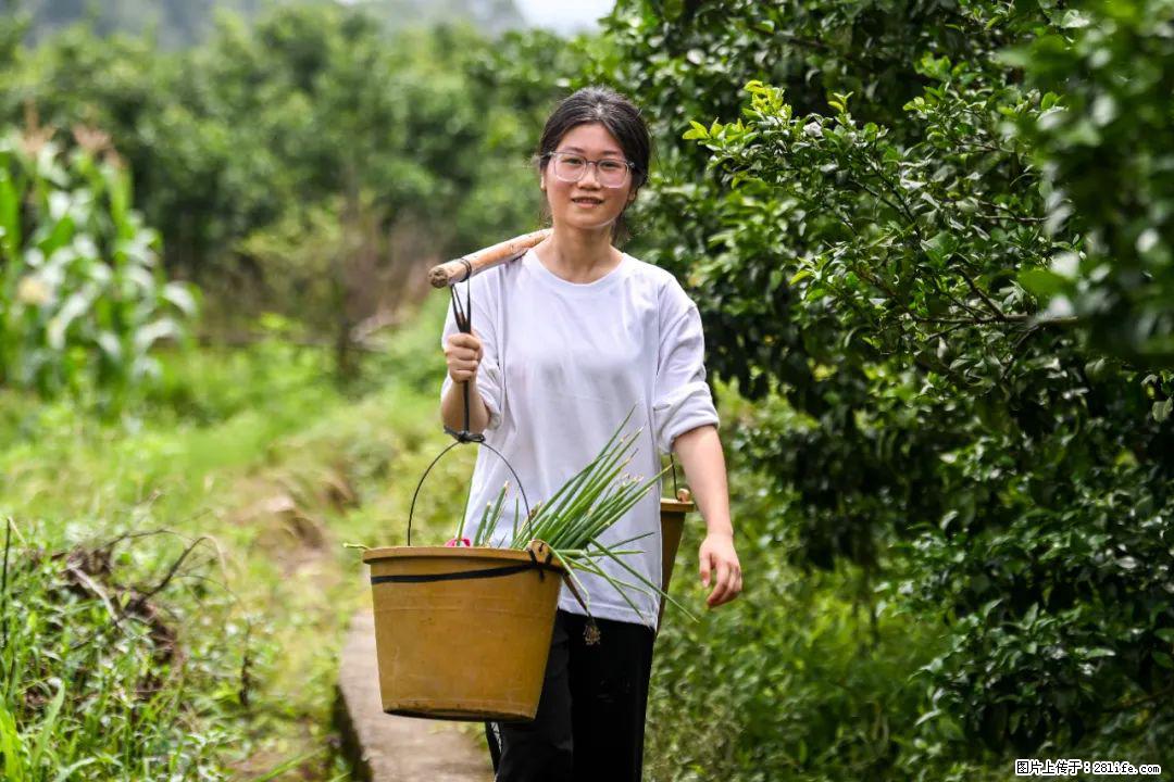 全网追的“扁担女孩”，找了一份暑假工，时薪12元 - 眉山生活资讯 - 眉山28生活网 ms.28life.com