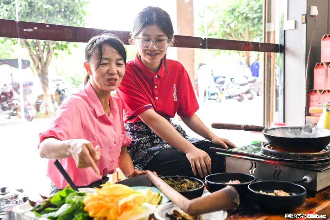 全网追的“扁担女孩”，找了一份暑假工，时薪12元 - 眉山生活资讯 - 眉山28生活网 ms.28life.com